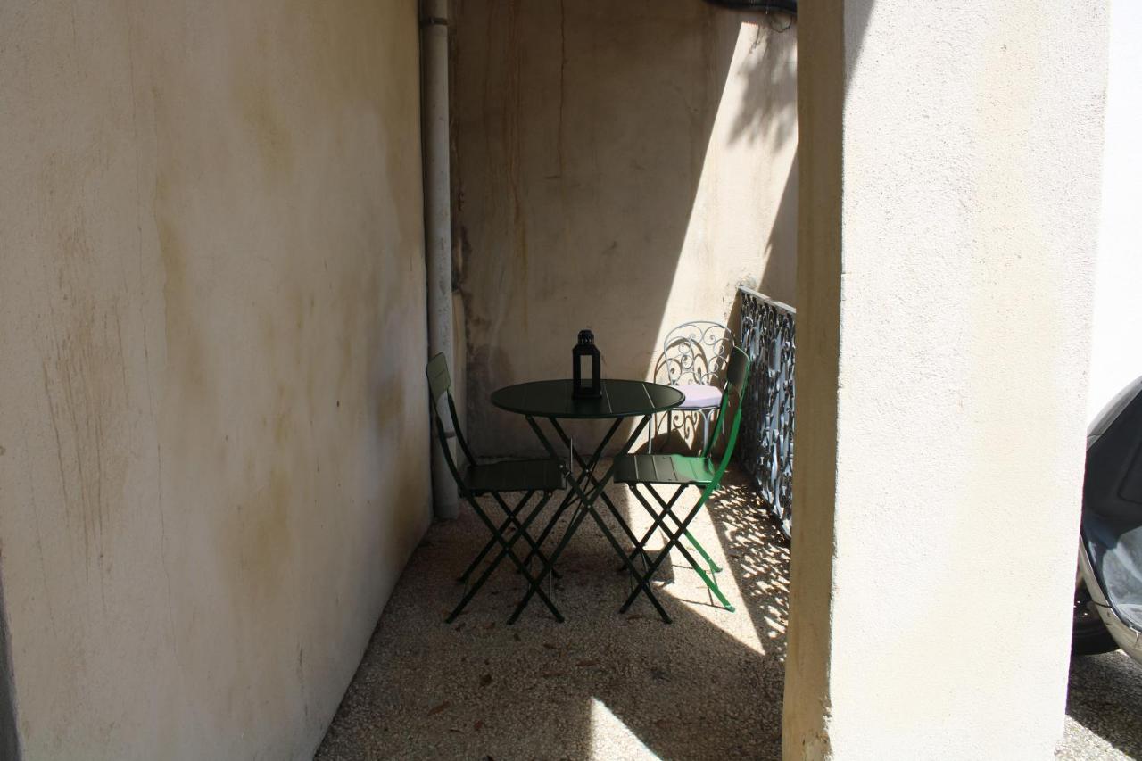 Agreable Appartement P2 Centre Ville Au Calme. นีมส์ ภายนอก รูปภาพ