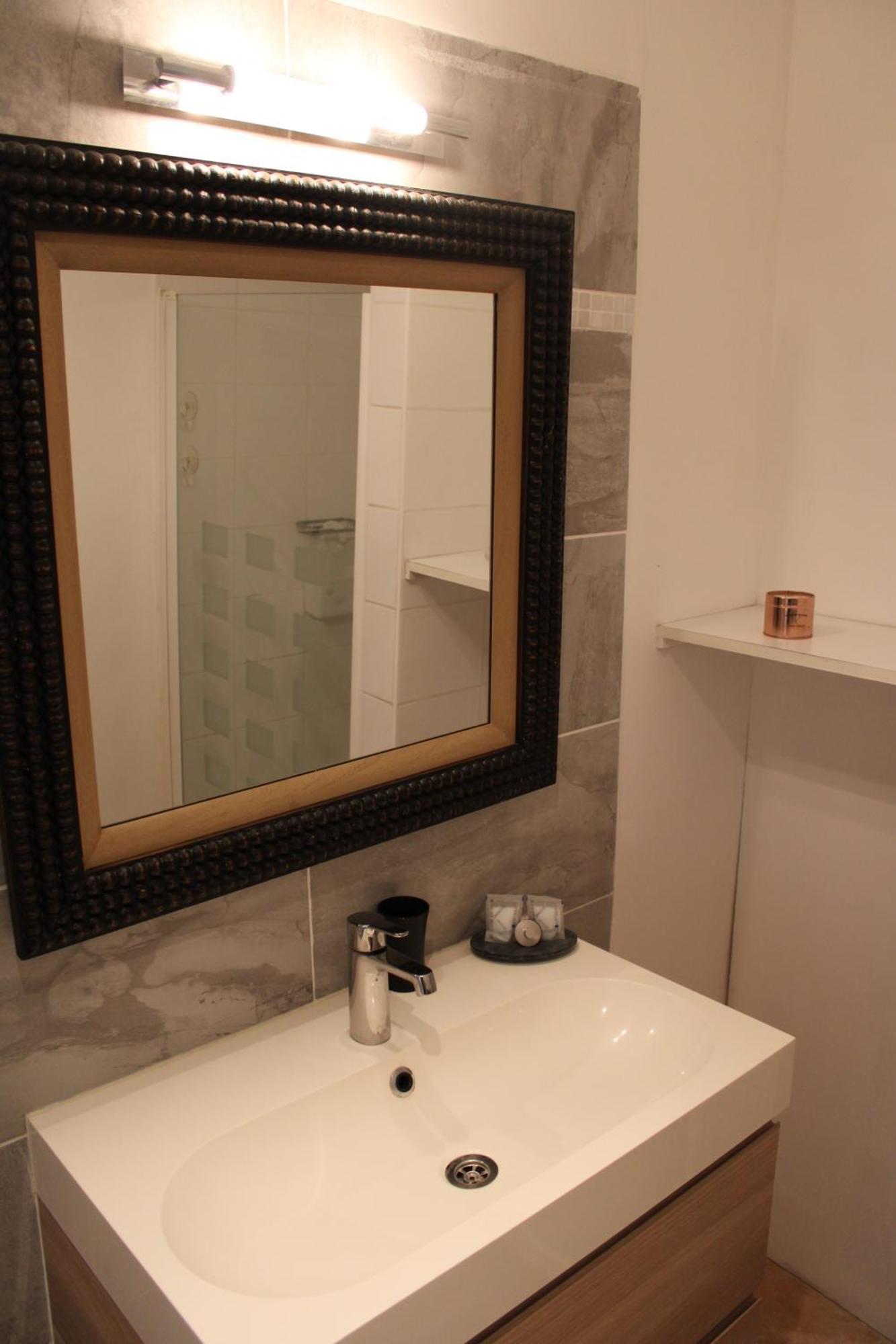 Agreable Appartement P2 Centre Ville Au Calme. นีมส์ ภายนอก รูปภาพ